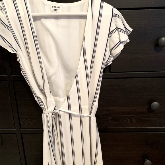 Aritzia wrap dress 👗 - Picture 2 of 3